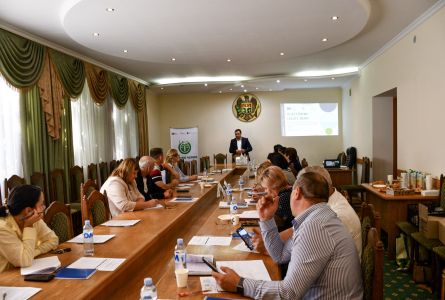 Platformele Locale de Mediu pun în discuție aplicarea noilor reguli pentru activitățile apicole și serviciul de salubrizare